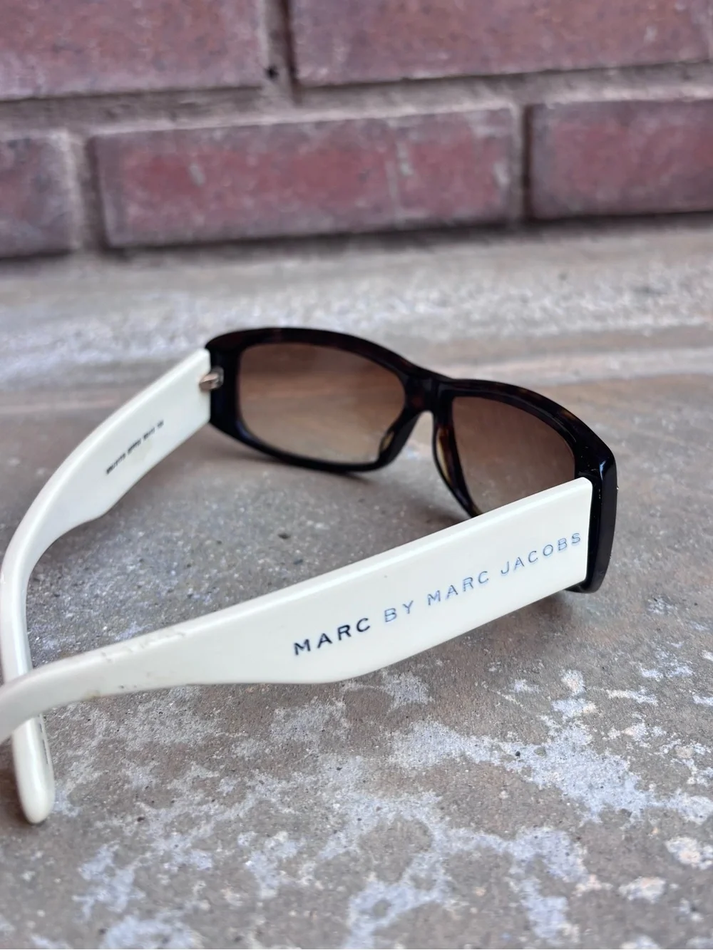 Marc by Marc Jacobs Brown Gradient Lenses with Cream Arms Sunglasses